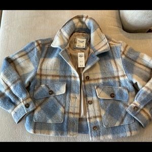 Abercrombie Cropped Cozy Shirt Jacket - Size Small - Blue Plaid - Never worn